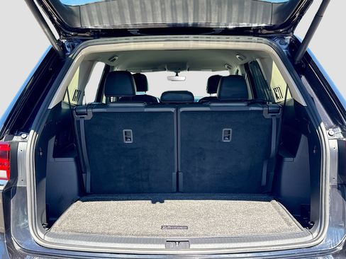 Used 2023 Volkswagen Atlas SE w/ Black Wheel Package image 11