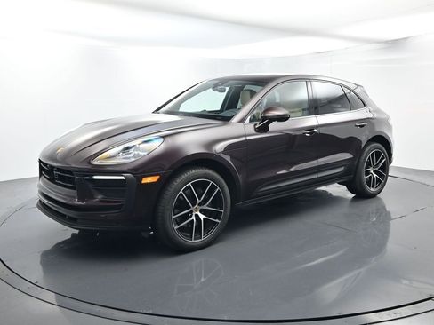 Certified 2025 Porsche Macan AWD/4WD image 1