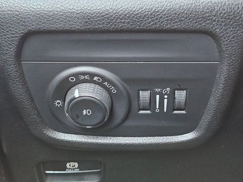 Used 2022 Jeep Grand Cherokee Limited image 20