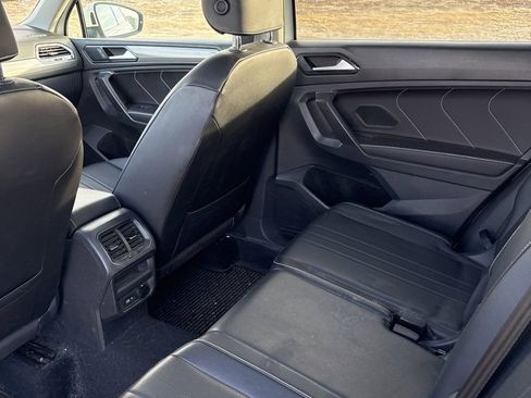 Used 2022 Volkswagen Tiguan SE image 10
