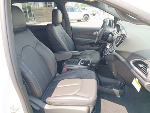 New 2027 Chrysler Pacifica LX FWD image 23