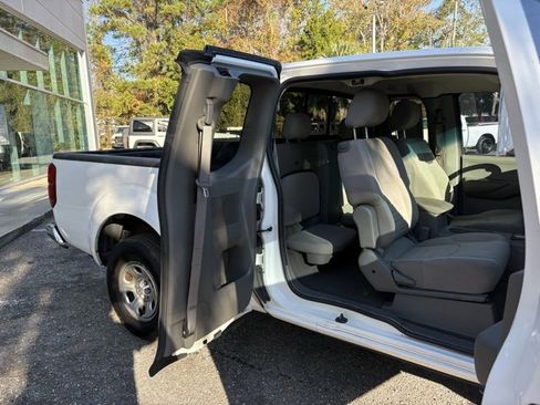 Used 2007 Nissan Frontier XE w/ Preferred Pkg image 28