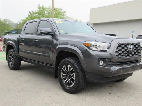 Used 2022 Toyota Tacoma TRD Sport w/ Technology Package image 1