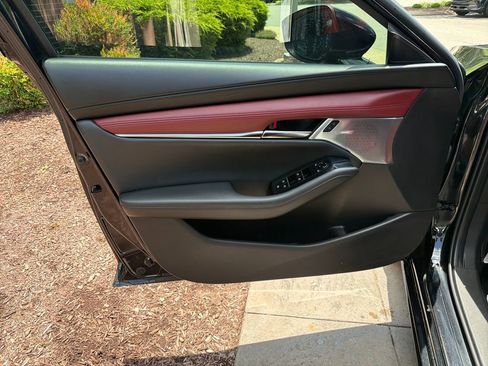 Used 2019 MAZDA MAZDA3 Hatchback w/ Premium Package FWD image 20