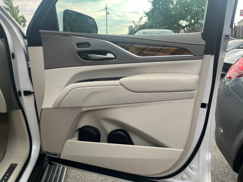 Used 2024 Cadillac Escalade Sport Platinum w/ LPO, ONYX Package AWD/4WD image 21