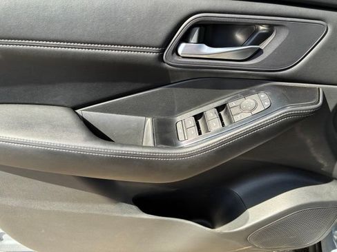 Certified 2024 Nissan Rogue SL FWD image 13