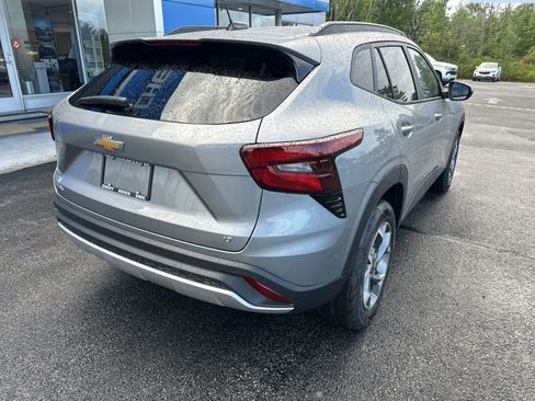 New 2025 Chevrolet Trax LT w/ Driver Confidence Package FWD image 5