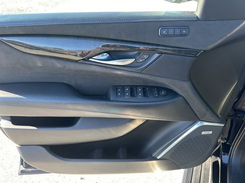 Used 2019 Cadillac Escalade Platinum image 31