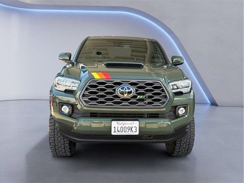 Used 2022 Toyota Tacoma TRD Sport w/ Technology Package RWD image 2