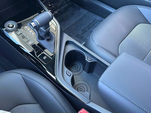 New 2025 Kia Niro EX image 24