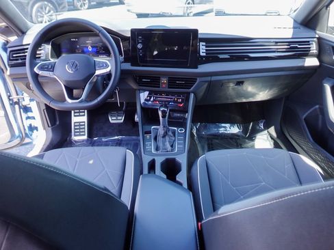 Certified 2025 Volkswagen Jetta Sport FWD image 24