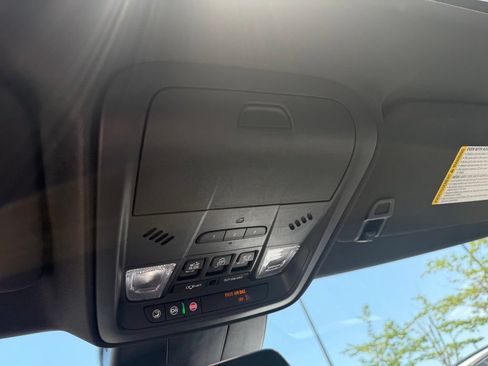Used 2025 Cadillac XT4 Sport FWD image 18