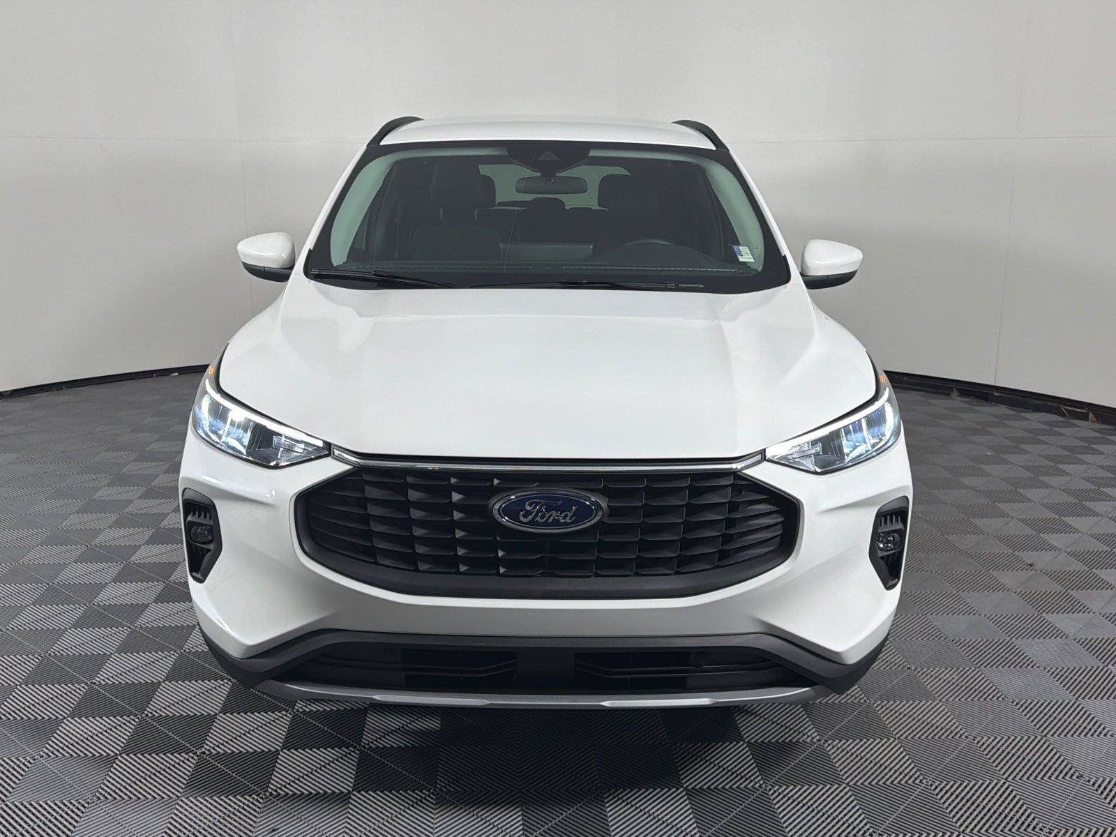 Used 2025 Ford Escape SE FWD image 2
