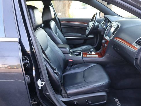 Used 2013 Chrysler 300 AWD w/ Driver Convenience Group image 22