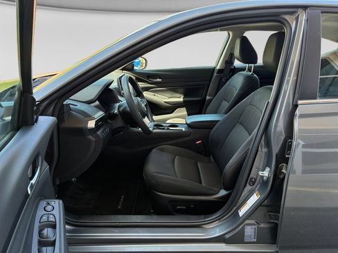 Used 2025 Nissan Altima 2.5 SV FWD image 25