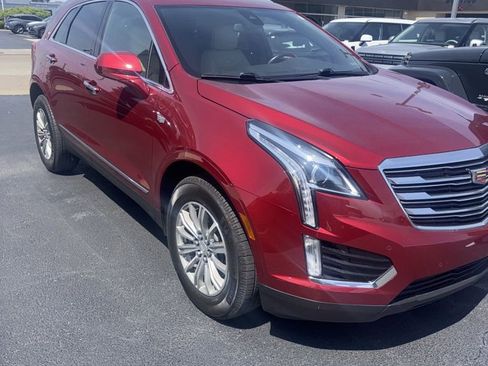 Used 2019 Cadillac XT5 Luxury FWD image 2
