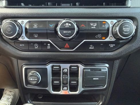 Used 2025 Jeep Gladiator Sport AWD/4WD image 33