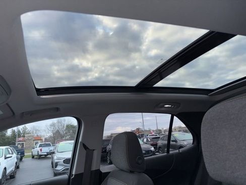 Used 2022 Chevrolet Equinox LT FWD image 27