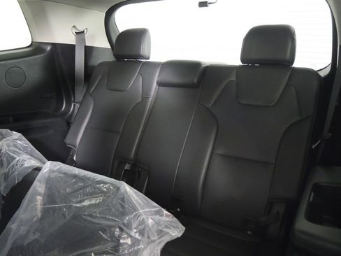 Used 2023 Kia Telluride EX w/ EX Captain's Chair Package image 17