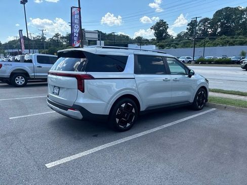 Used 2025 Kia Carnival EX FWD image 5
