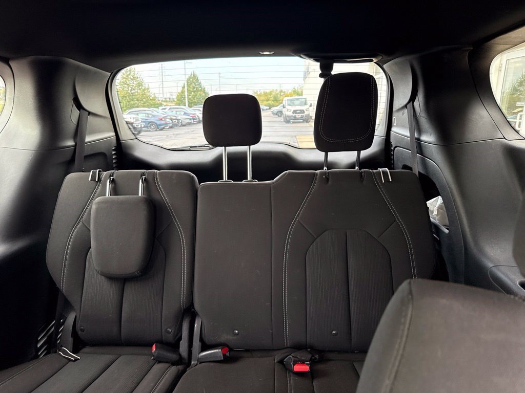 Used 2018 Chrysler Pacifica Touring Plus w/ S Appearance Package FWD image 10