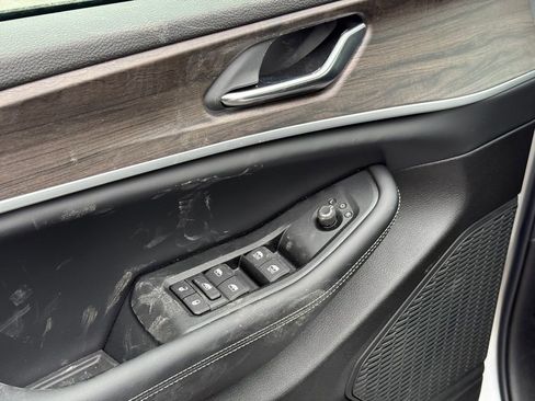 New 2026 Jeep Grand Cherokee Laredo image 10