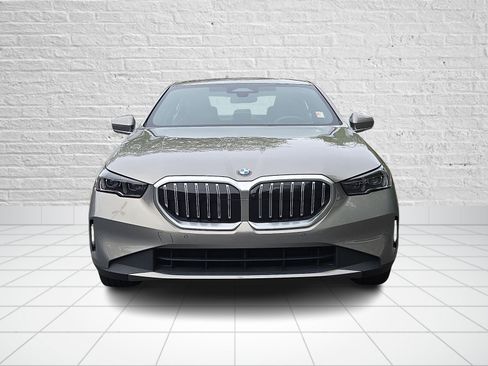 Used 2025 BMW 530i xDrive w/ Premium Package AWD/4WD image 2