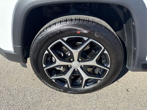 Used 2024 Jeep Compass Limited image 9