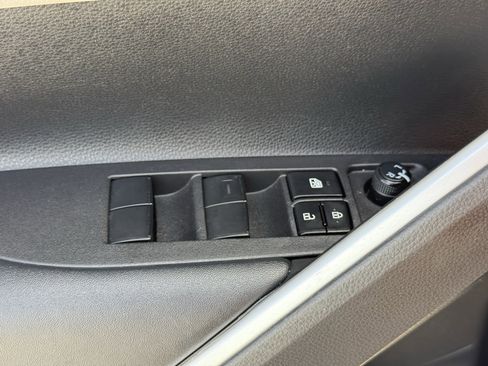Used 2024 Toyota Corolla Cross LE FWD image 28