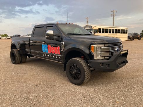 Used 2018 Ford F350 Platinum w/ Platinum Ultimate Package AWD/4WD image 9