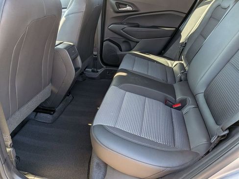 Used 2025 Chevrolet Trax LT w/ LT Convenience Package FWD image 22