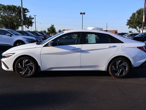 Used 2025 Hyundai Elantra Sport FWD image 2