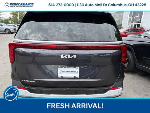 Used 2025 Kia Carnival FWD image 9