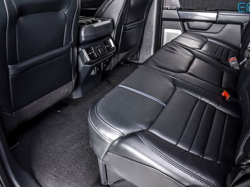 Used 2024 Ford F150 Platinum image 17