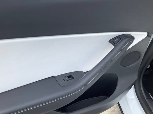 Used 2021 Tesla Model Y Long Range AWD/4WD image 38