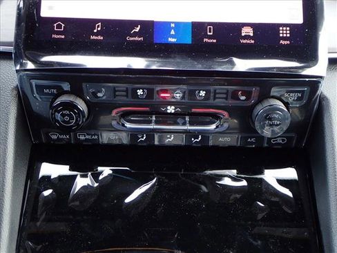 New 2025 Jeep Grand Cherokee Overland w/ Luxury Tech Group IV image 21