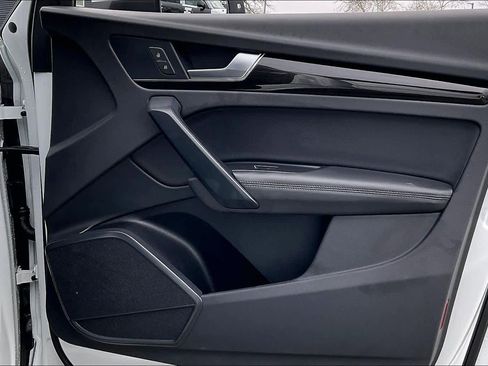 Used 2020 Audi Q5 e Premium Plus w/ Premium Plus Package image 27