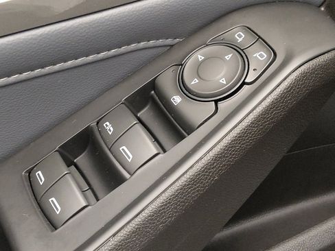 Used 2018 Chevrolet Traverse LT FWD image 27