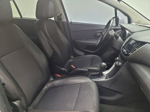 Used 2019 Chevrolet Trax LT w/ LT Convenience Package image 21