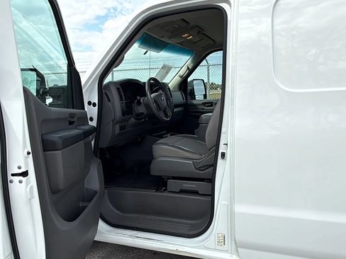 Used 2018 Nissan NV 3500 SV w/ Navigation Package image 9