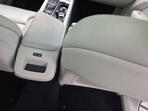 Used 2019 Volvo XC60 T5 Momentum w/ Premium Package AWD/4WD image 14