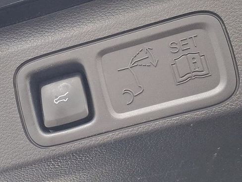 Used 2024 Ford Expedition XLT image 30