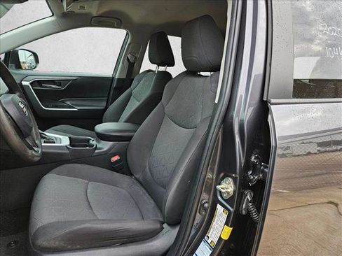 Used 2020 Toyota RAV4 XLE AWD/4WD image 10