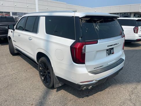 Used 2025 GMC Yukon XL Denali w/ Denali Reserve Package AWD/4WD image 3
