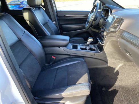 Certified 2021 Jeep Grand Cherokee Laredo X image 22