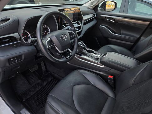 Used 2022 Toyota Highlander Limited AWD/4WD image 7