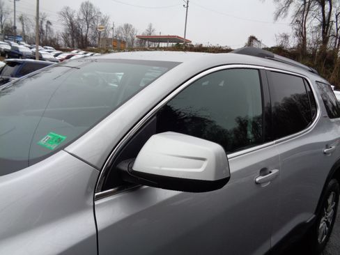 Used 2018 GMC Acadia SLE image 10