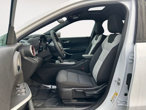 Used 2025 Chevrolet Trax RS w/ Sunroof Package FWD image 15