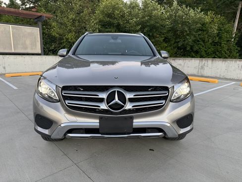 Used 2019 Mercedes-Benz GLC 300 4MATIC image 3