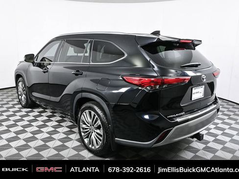 Used 2021 Toyota Highlander Platinum image 3
